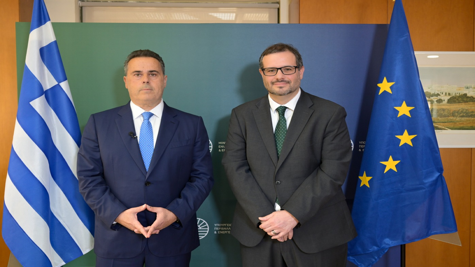 Η ελληνική κυβέρνηση αποδέχθηκε το ενδιαφέρον της Chevron για τη διεξαγωγή ερευνών υδρογονανθράκων σε δύο θαλάσσια οικόπεδα στη νότια Κρήτη.